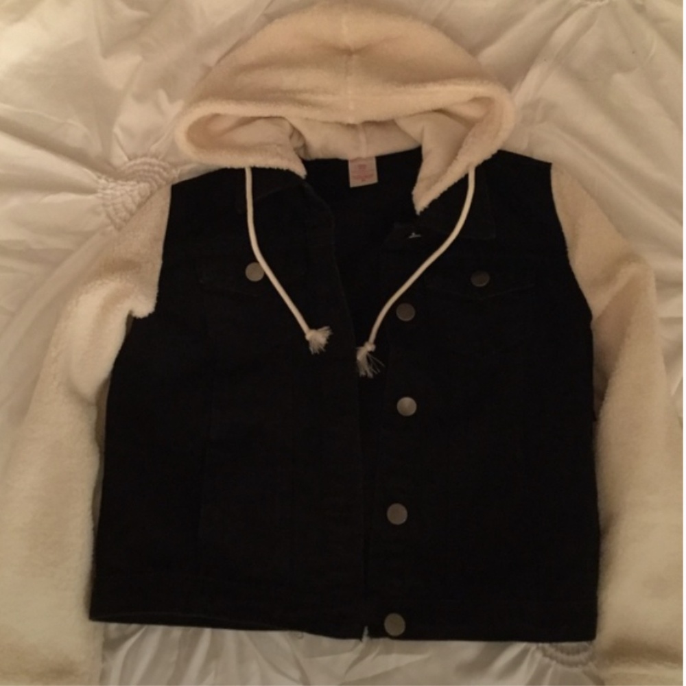 NWT Sherpa Jean Jacket